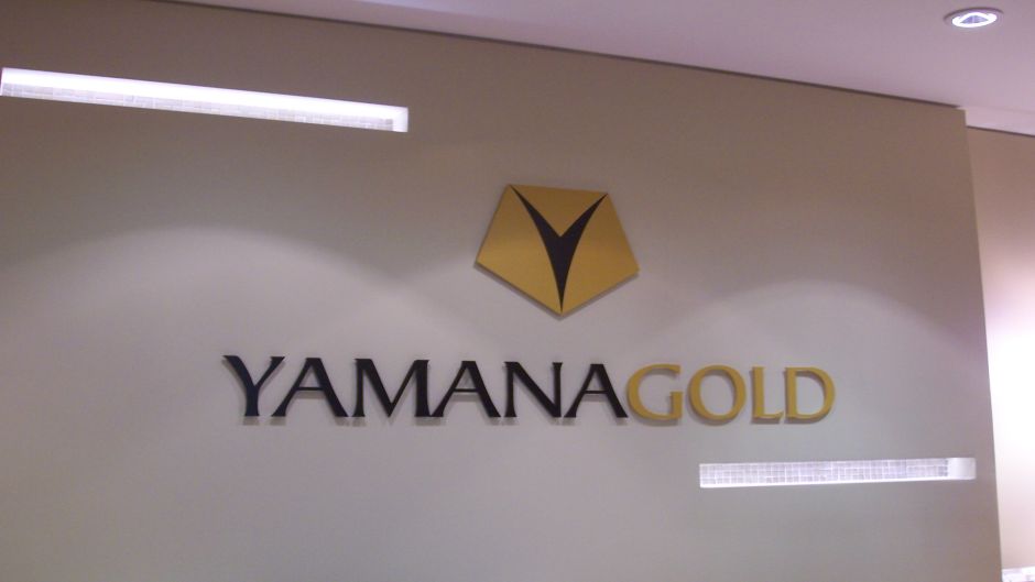 Interior Dimensional Letters and Logos